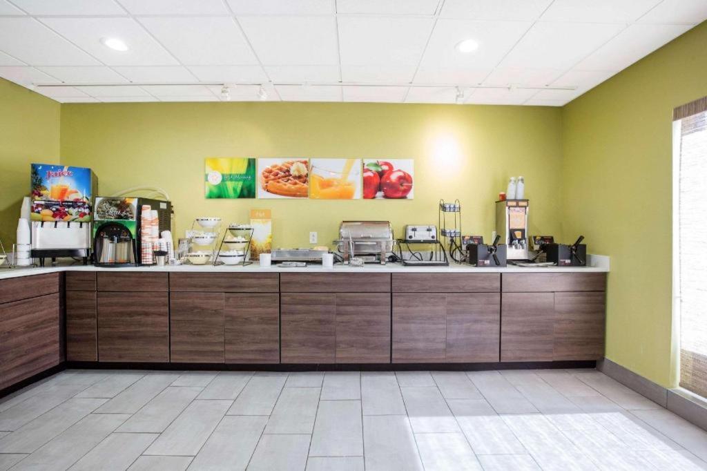 Quality Inn & Suites Arnold - St Louis מראה חיצוני תמונה