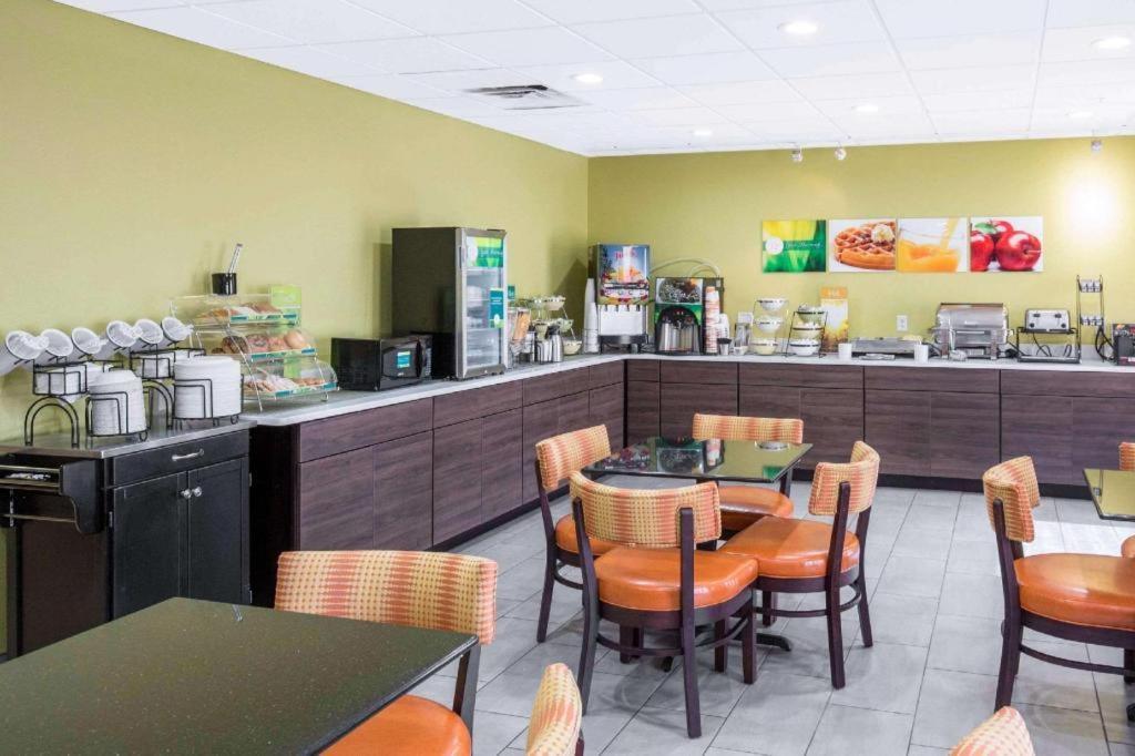 Quality Inn & Suites Arnold - St Louis מראה חיצוני תמונה