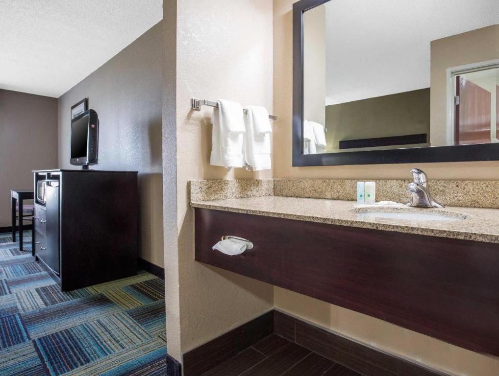 Quality Inn & Suites Arnold - St Louis מראה חיצוני תמונה